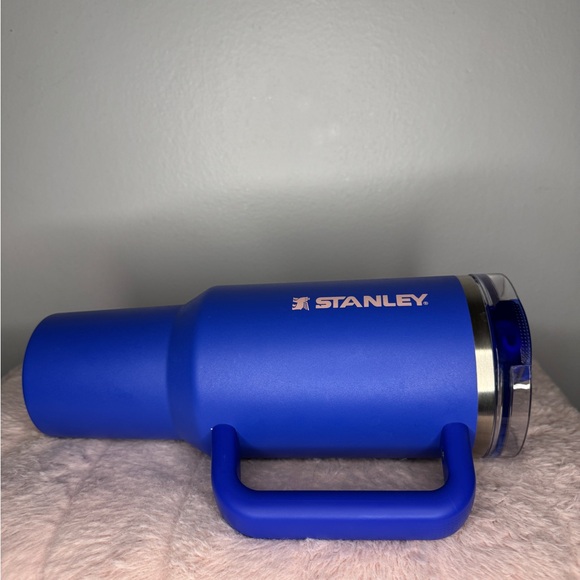 Stanley Royal Blue 40 oz Insulated Mug - Picture 3 of 9